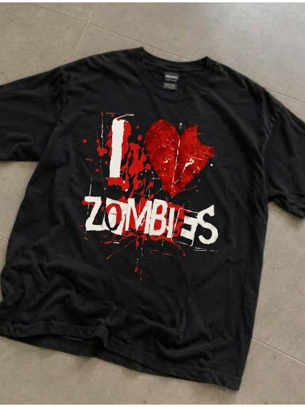 I Love Zombies Graphic T-Shirt – Horror Heart Print Tee